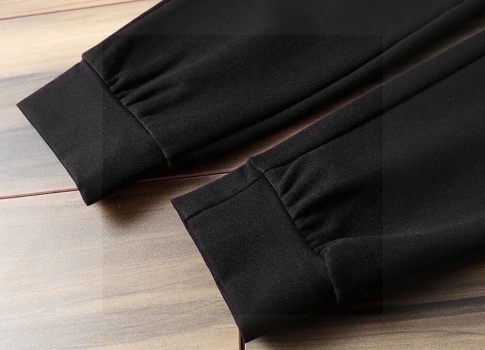 🅿️460 brand [LV Louis Vuitton] (velvet and thickened) 2025 autumn and winter new products, celebrities’ favorite fashion-flavored casual suits, clean and neat tailoring, full of urban style. Made of high-quality customized fabrics, the inner warmth is excellent, the hand feels soft and dry, and the upper body effect is crisp and stylish. The three-dimensional cutting process and the pattern are all of high standards, and the silhouette version has the right benefits! It is not tight at all, and you feel good when you wear it. So many top-quality raw materials create high-end products with unparalleled value. It is the first choice for high-end fashion people. (Size: M-4XL can wear up to 200 pounds)